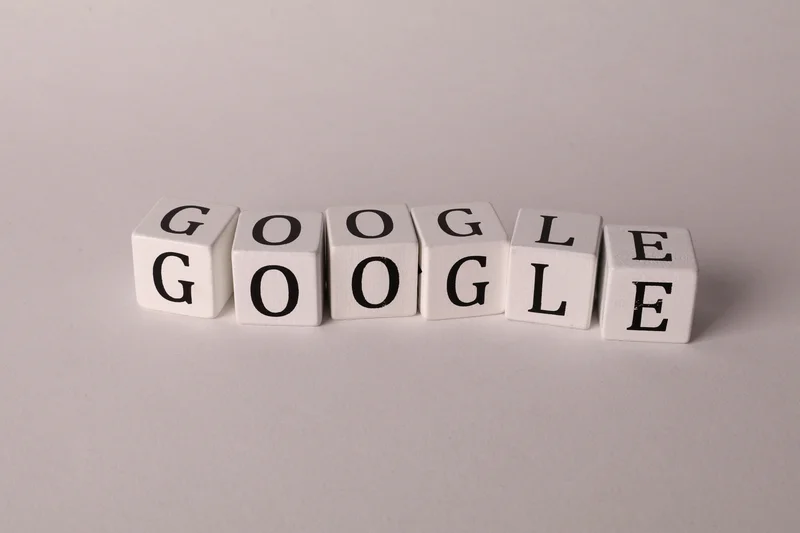 Las búsquedas que hacemos en Google antes de elegir una empresa Las búsquedas que hacemos en Google antes de elegir una empresa